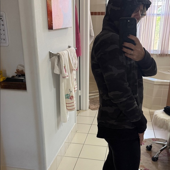 Athleta Triumph full-zip hoodie jacket in a black and gray camouflage print - Picture 7 of 9